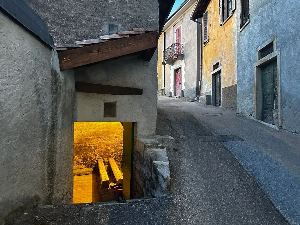 Authentischer Rückzugsort inmitten der Natur: Tessiner Keller in Mendrisio-Salorino