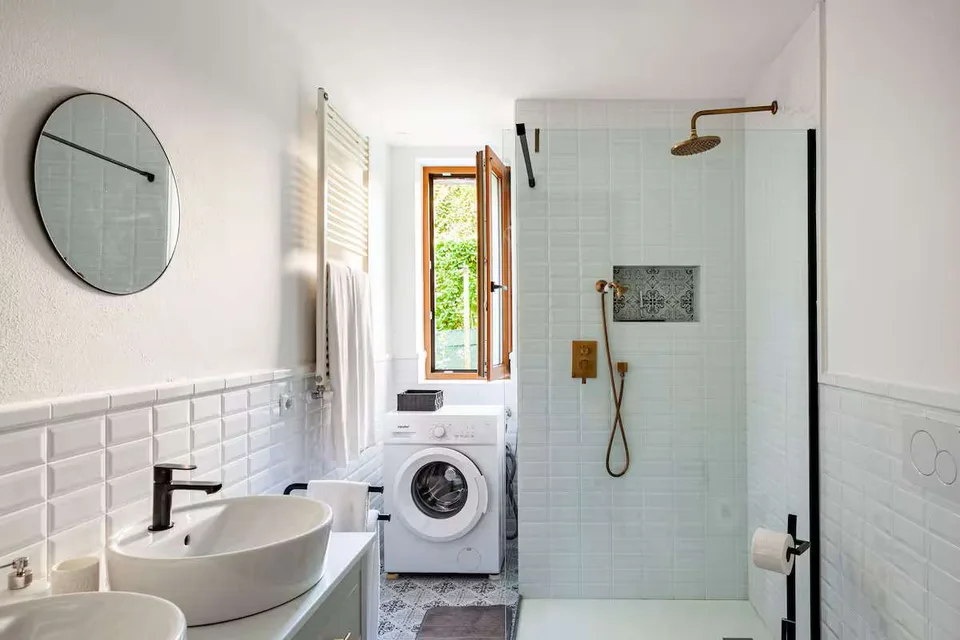 Bellissima villa divisa in tre unità, con ampio giardino e piscina, in – foto 6 di 13