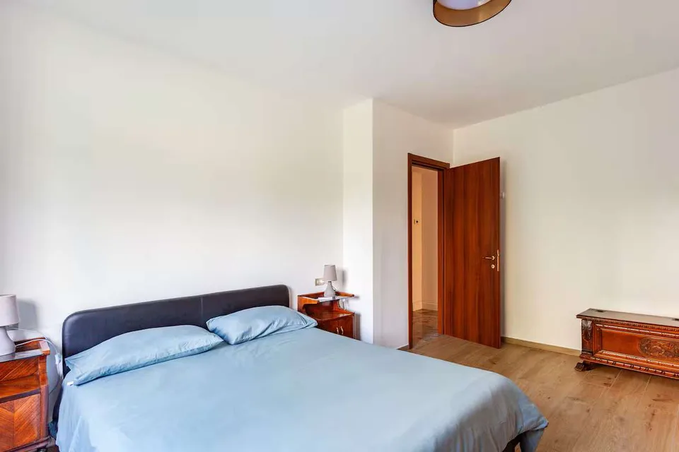 Bellissima villa divisa in tre unità, con ampio giardino e piscina, in