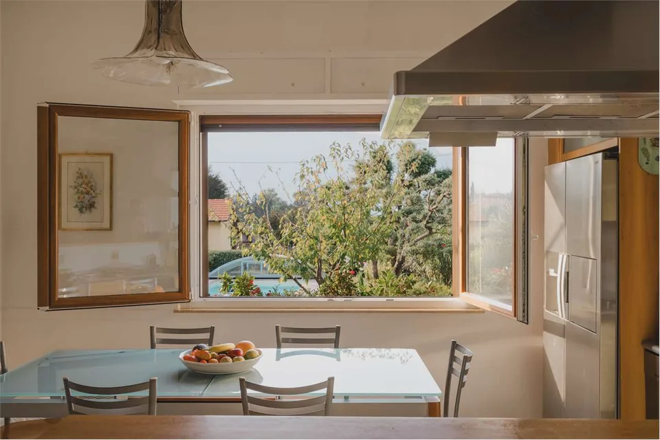 Bellissima villa divisa in tre unità, con ampio giardino e piscina, in – foto 10 di 13
