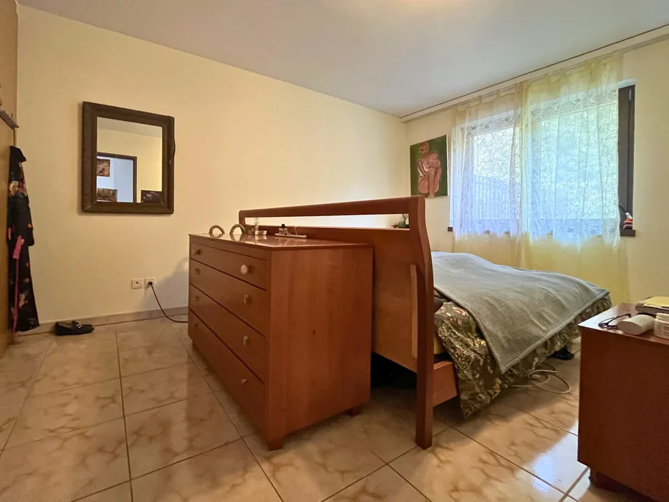 Villa with two apartments and private park in Figino – photo 13 of 22
