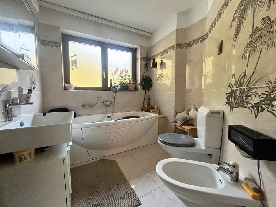 Villa with two apartments and private park in Figino – photo 14 of 22