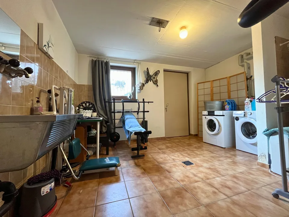 Villa with two apartments and private park in Figino – photo 21 of 22