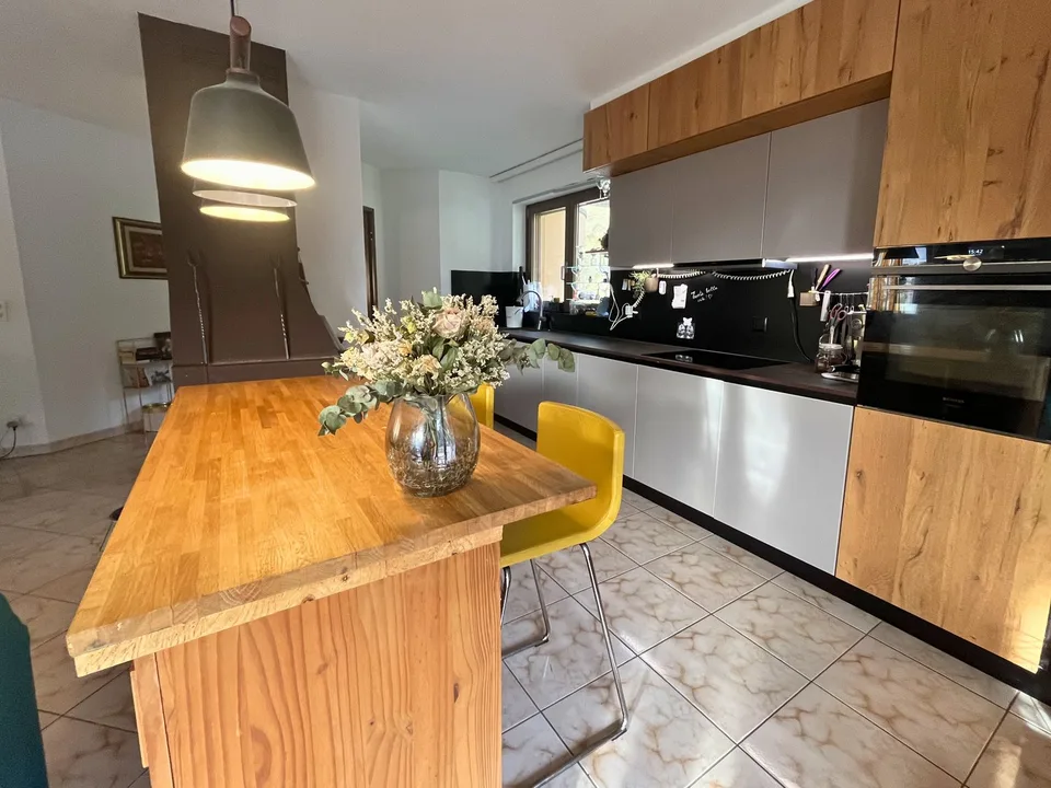 Villa with two apartments and private park in Figino – photo 12 of 22
