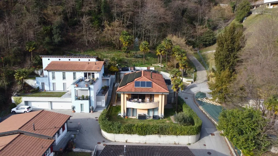 VILLA CON DUE APPARTAMENTI E PARCO PRIVATO A FIGINO