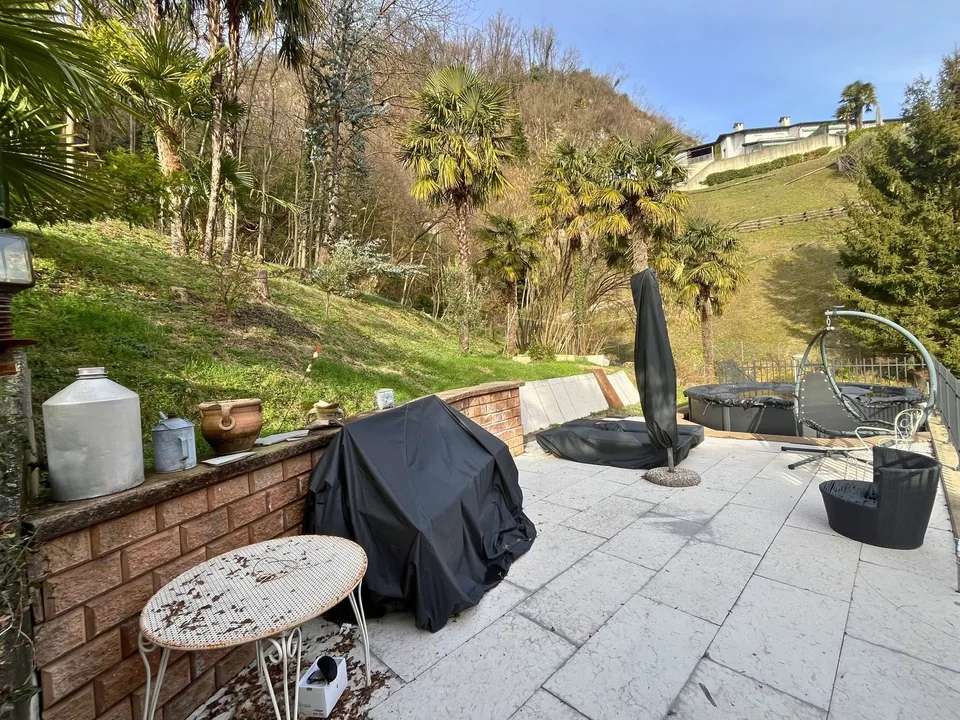 Villa with two apartments and private park in Figino – photo 7 of 22