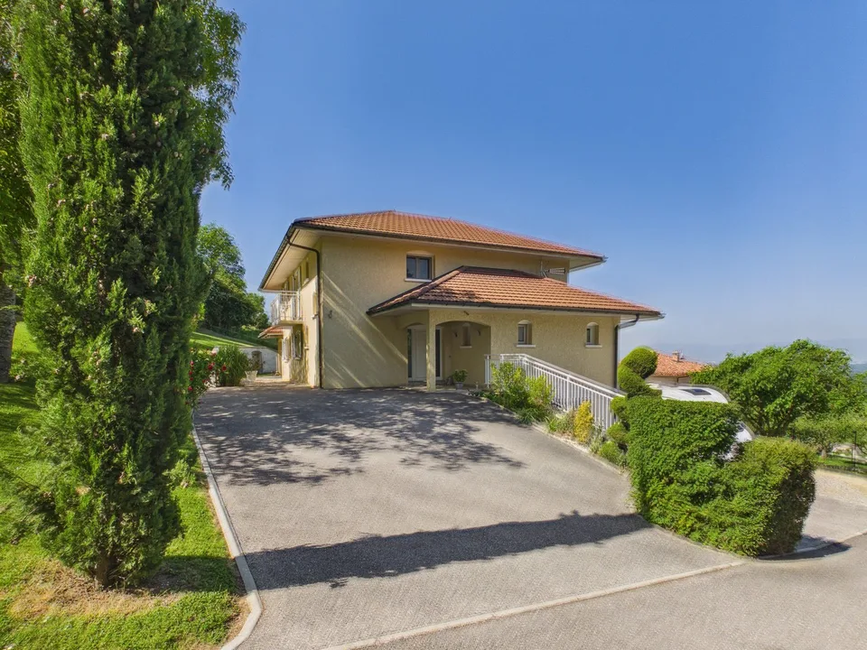 CRANVES-SALES Villa mit Panoramablick