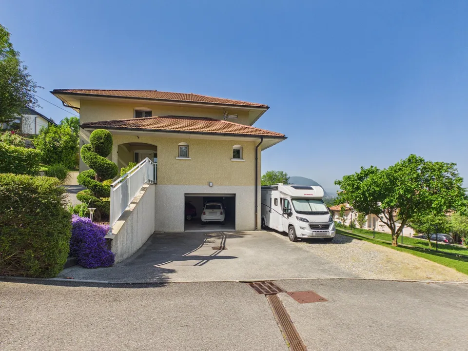 CRANVES-SALES Villa mit Panoramablick