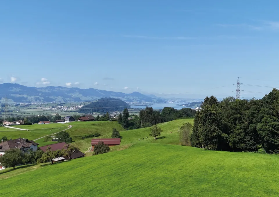 Neubau-Eigentumswohnung, 3.5 Zimmer mit Sitzplatz und Grünfläche in Gommiswald