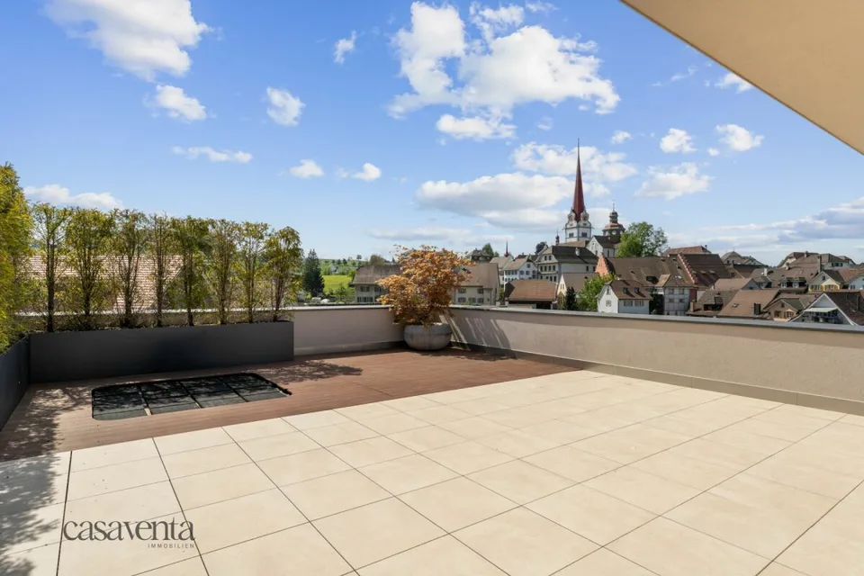 BANQUE VALIDÉE CONFIRMÉE Appartement d'attique exclusif avec une vue de rêve sur la vieille ville de Beromünster