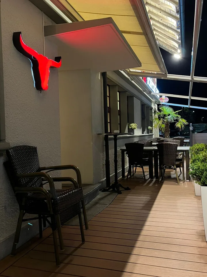 Wohn- und Geschäftsgebäude mit Restaurant in zentraler Lage