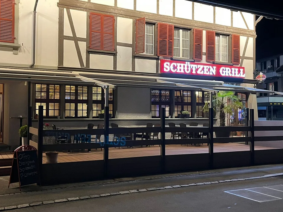 Wohn- und Geschäftsgebäude mit Restaurant in zentraler Lage