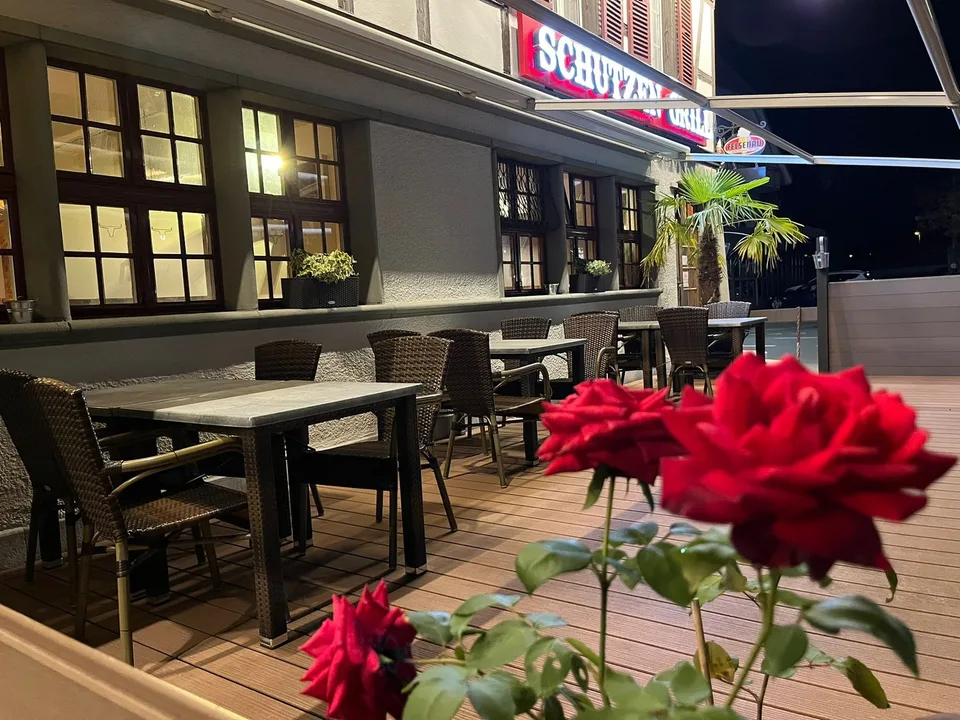 Wohn- und Geschäftsgebäude mit Restaurant in zentraler Lage