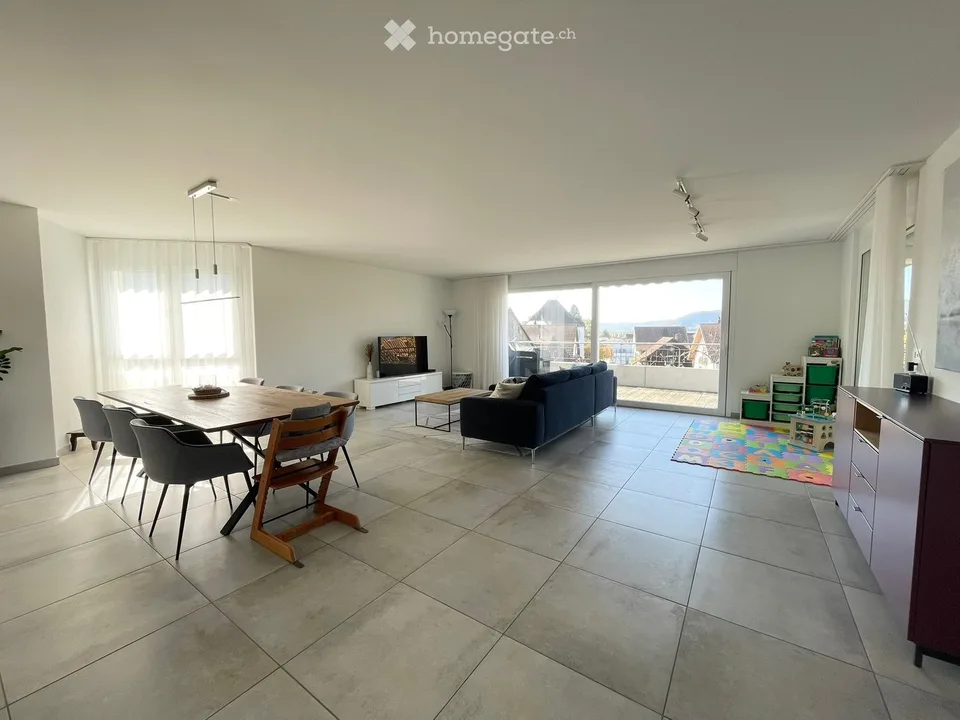 Wohnen mit Weitblick - sonnige 4.5-Zimmer-Terrassenwohnung an zentraler Lage in Würenlingen