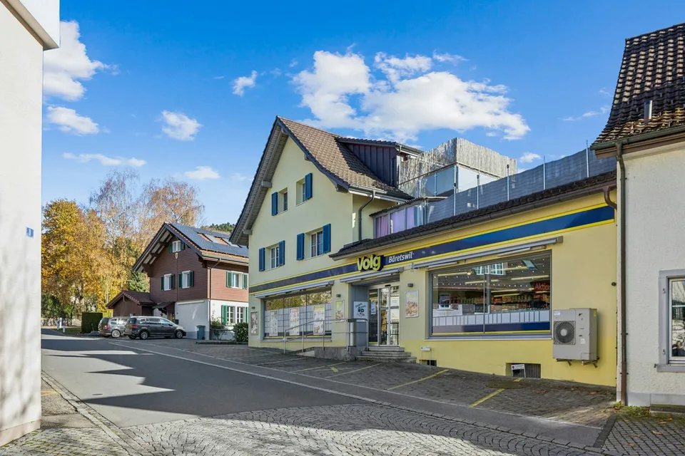 Wohn- und Gewerbeliegenschaft mit Baulandreserve an zentraler Lage