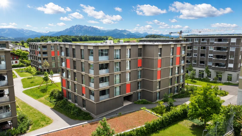 Luxuriöse 3.5-Zimmer Smart-Home-Wohnung mit Wintergarten-Balkon & E-Ladestation in Ballwil