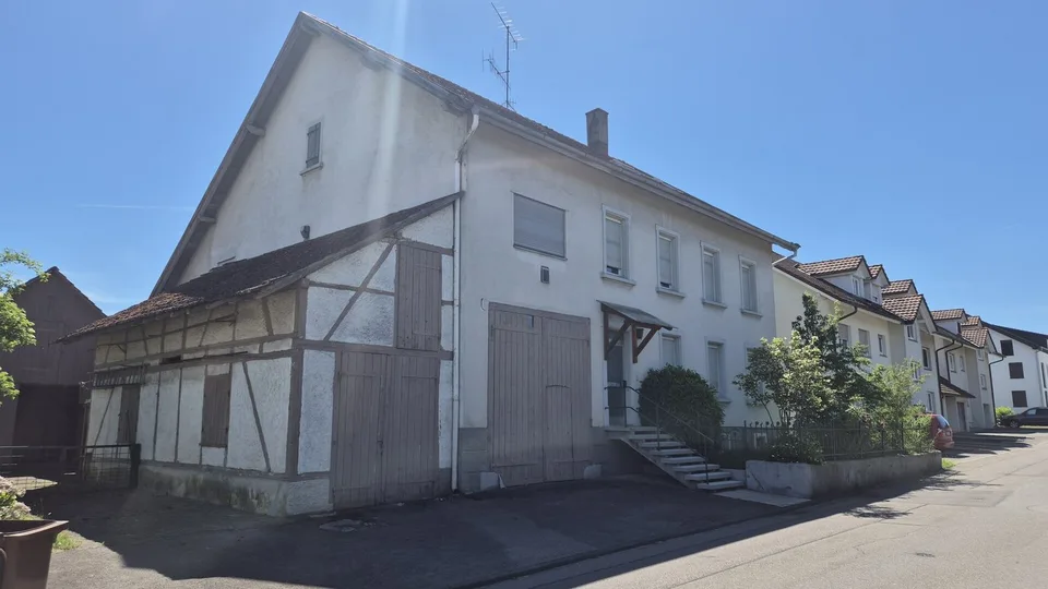 Jestetten/Altenburg - 3 -Familienhaus mit großem Grundstück