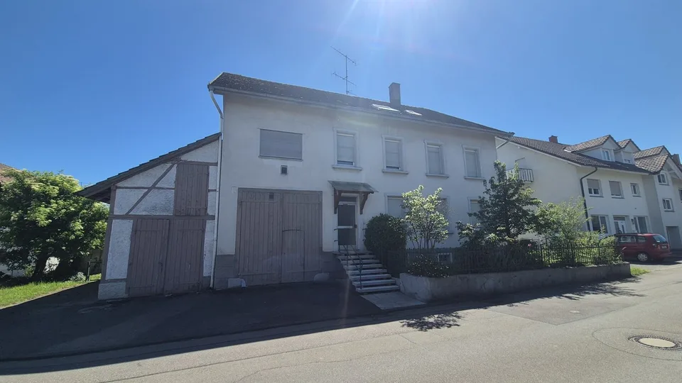 Jestetten/Altenburg - 3 -Familienhaus mit großem Grundstück