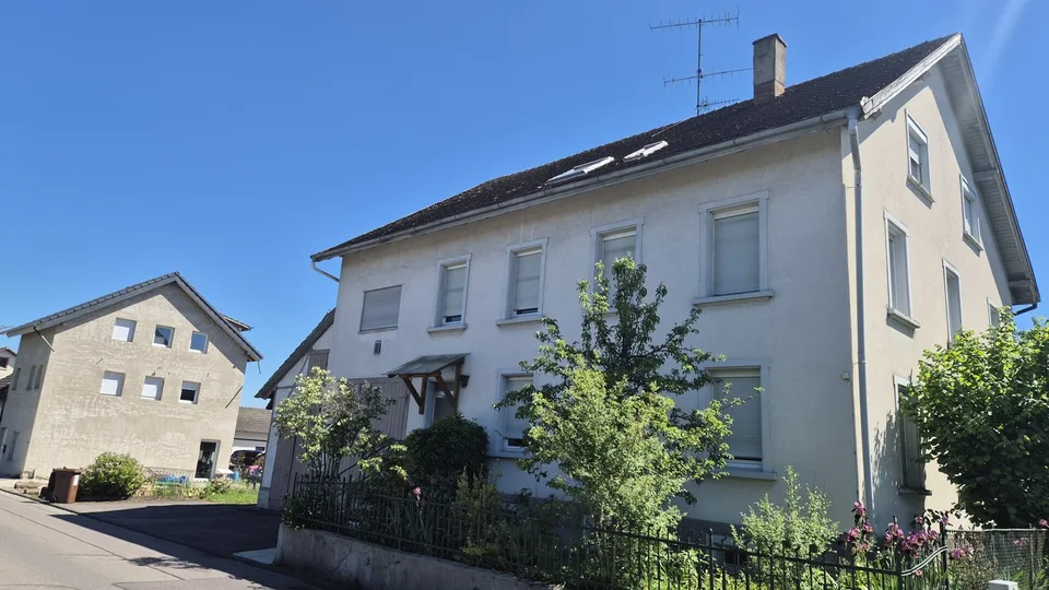 Jestetten/Altenburg - 3 -Familienhaus mit großem Grundstück