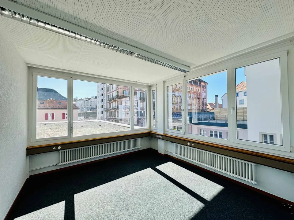 Moderne und helle Büros 159 m2 zur Miete in La Chaux-de-Fonds