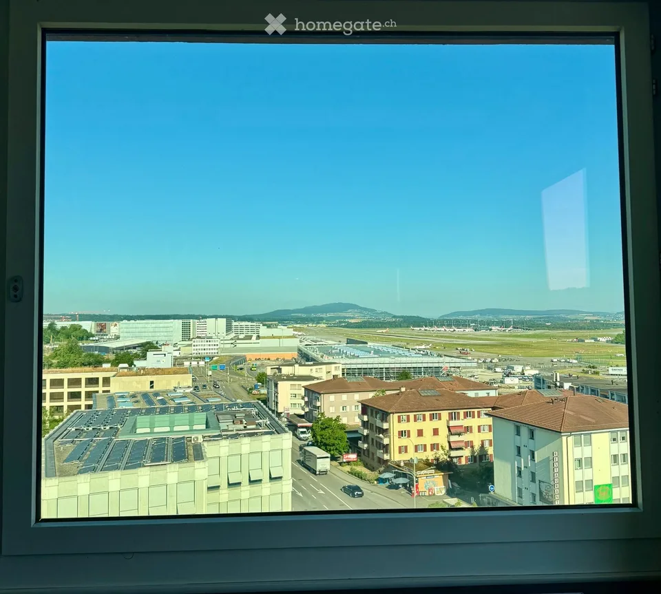 Ihr neues Büro mit Panoramablick auf den Flughafen!