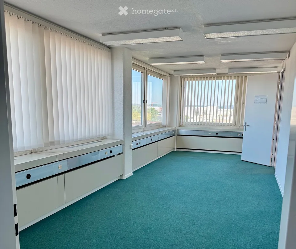 Ihr neues Büro mit Panoramablick auf den Flughafen!
