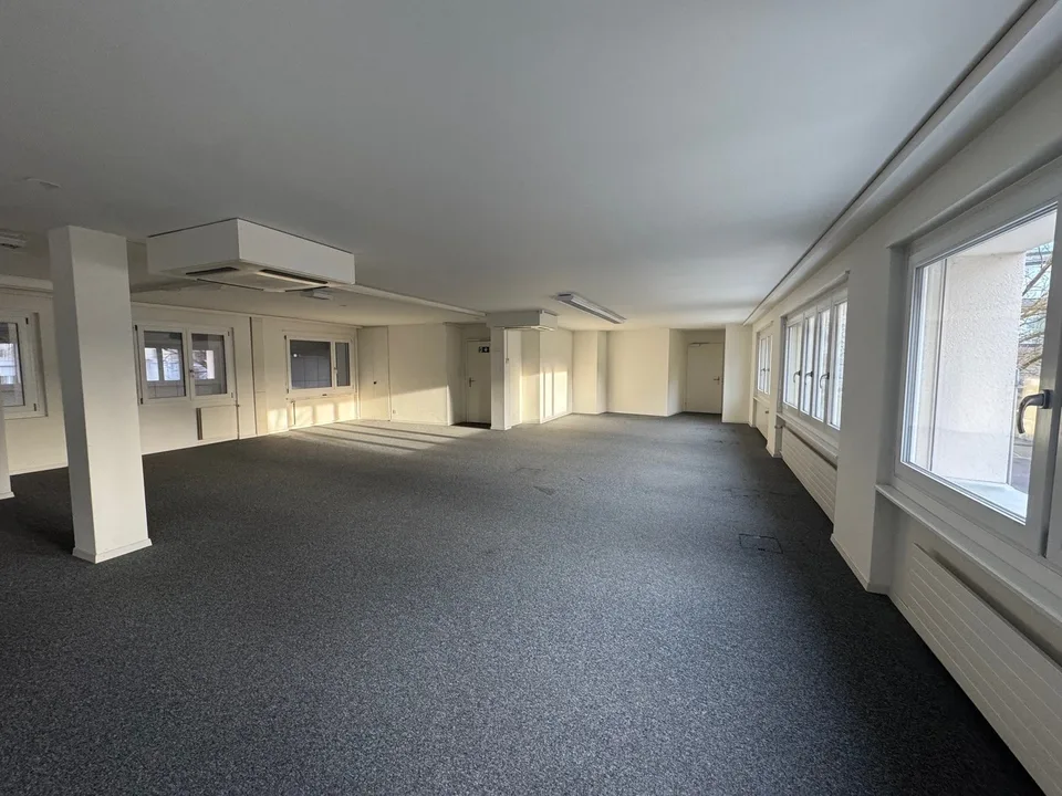 Espaces de bureau, de pratique ou de studio centraux de haute qualité au cœur d'Uster – photo 8 sur 12