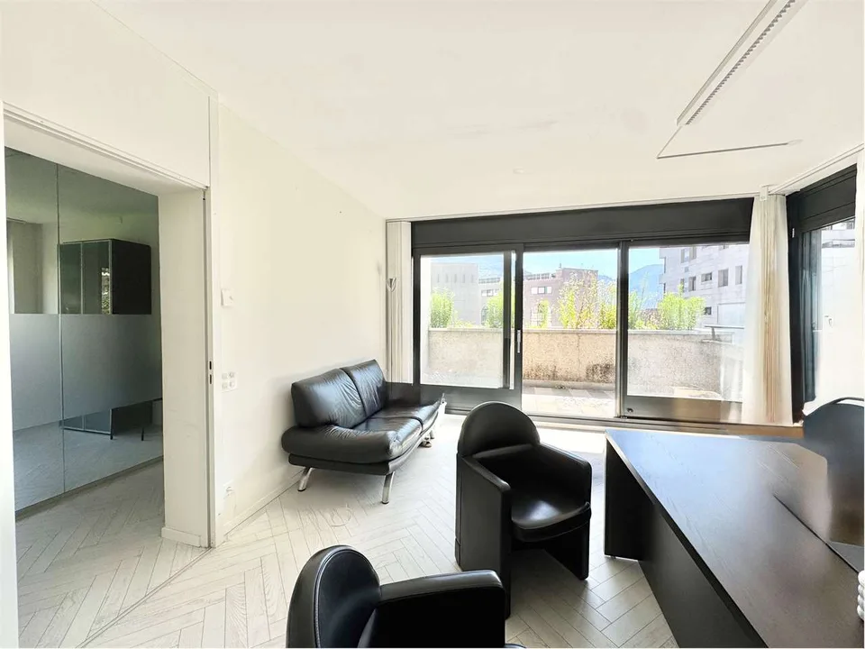 Elegant, bright office of 4.5 rooms, just a few steps from the center of Lugano – photo 7 of 10