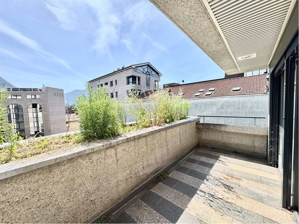 Elegant, bright office of 4.5 rooms, just a few steps from the center of Lugano – photo 9 of 10