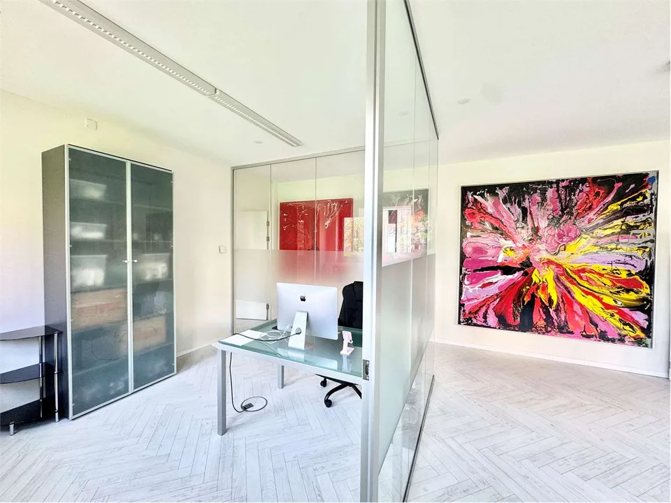Elegantes, helles Büro mit 4.5 Räumen, nur wenige Schritte vom Zentrum von Lugano entfernt