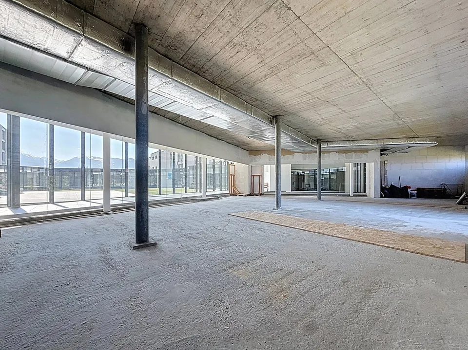 In affitto deposito nel seminterrato di 250,40m2 a Saxon