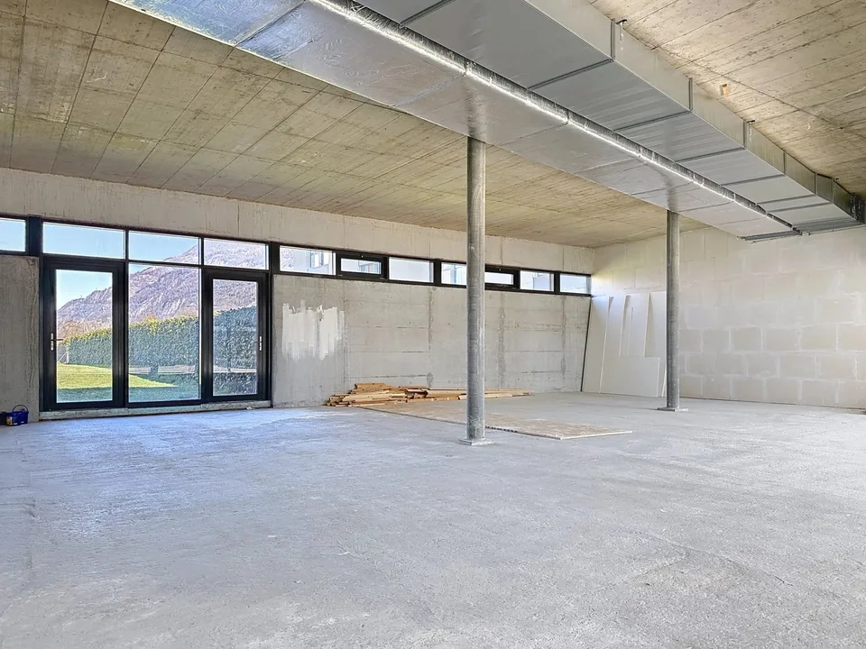 In affitto deposito nel seminterrato di 250,40m2 a Saxon