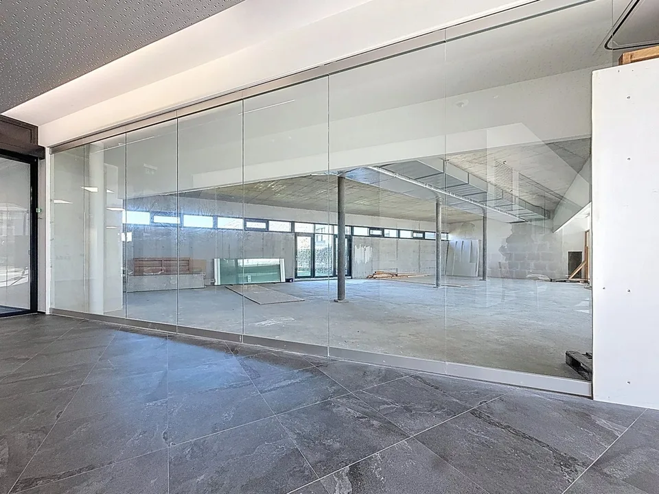 In affitto deposito nel seminterrato di 250,40m2 a Saxon