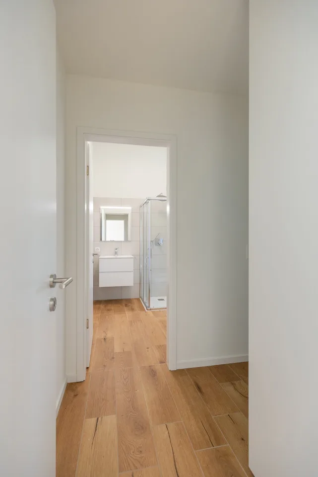 Ehemalige, vollständig renovierte Villa, Erstbezug, Möglichkeit als Hausmeister – Foto 7 von 11