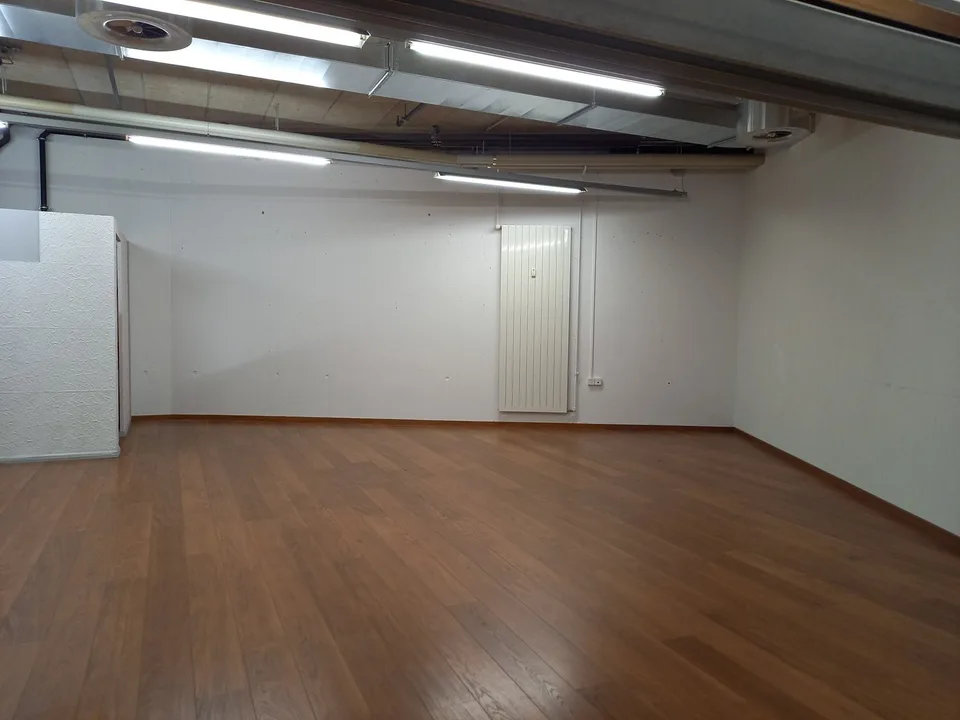 Spazio commerciale di 55 m² con passaggio strategico nel Centre Cormanon