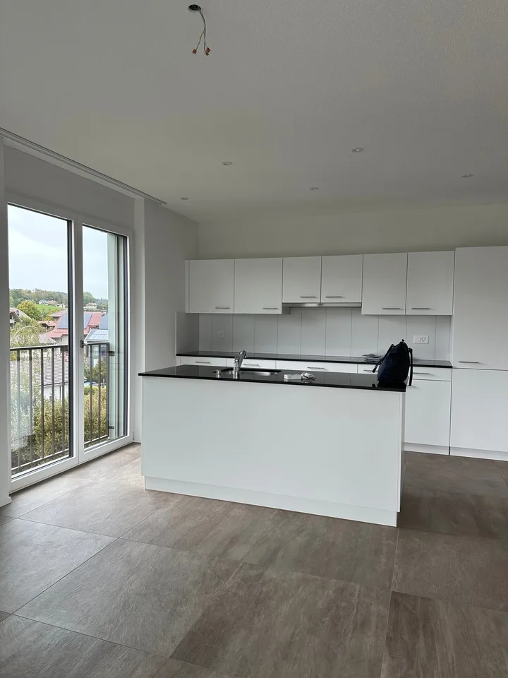 Moderne 4-Zimmer-Neubauwohnung mit Balkon und schöner Aussicht in Uetendorf