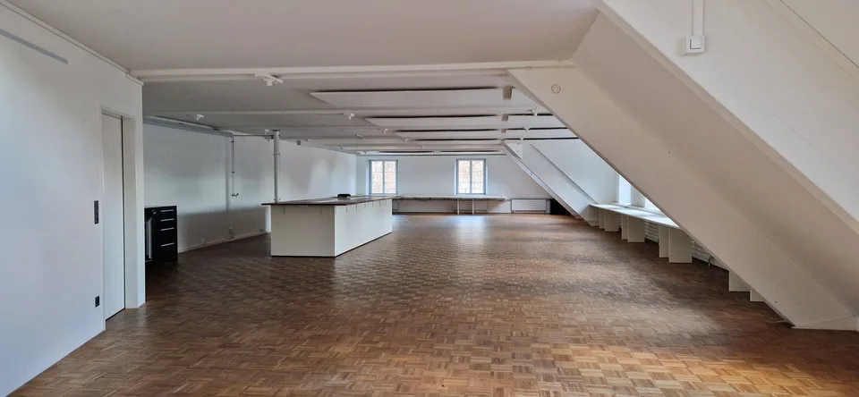 Büro/Atelier mit vielen Möglichkeiten