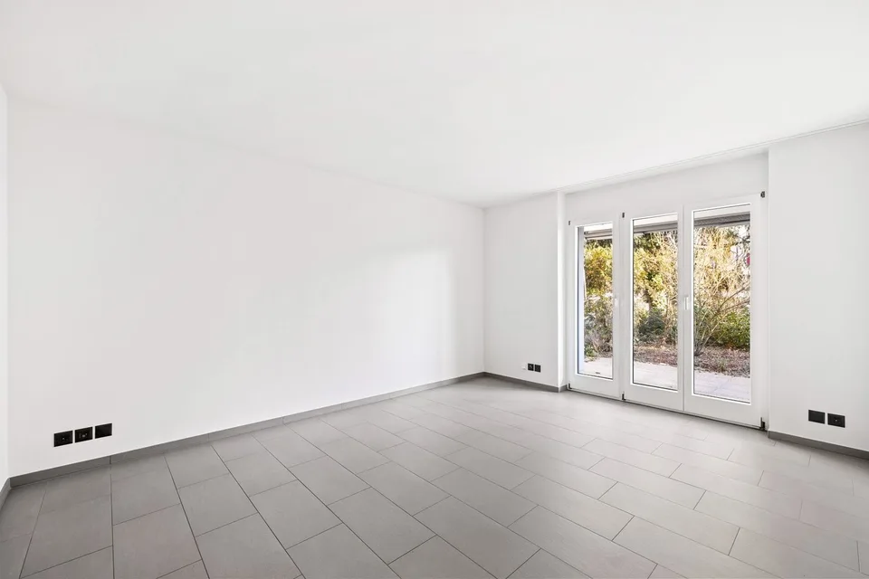 Appartamento moderno e luminoso con posto giardino