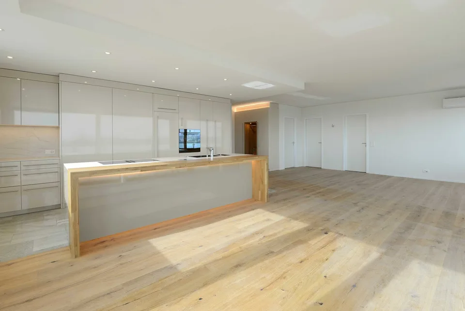 Moderne 2.5-Zimmer-Attikawohnung mit grosser Terrasse in Egnach