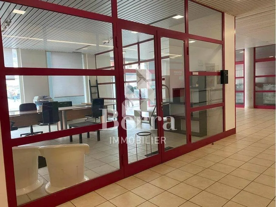 Local commercial / bureau à louer de suite