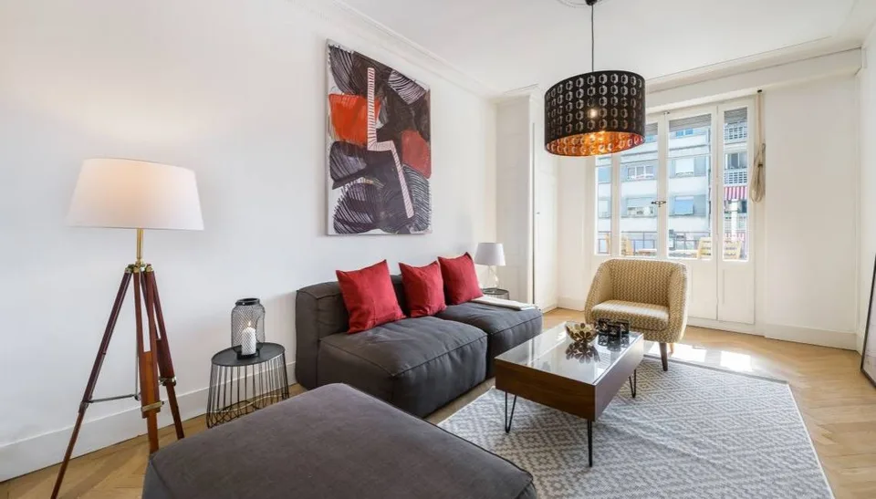 Charming 1-Bedroom Apartment with Balcony in Lively Charmilles, Geneva