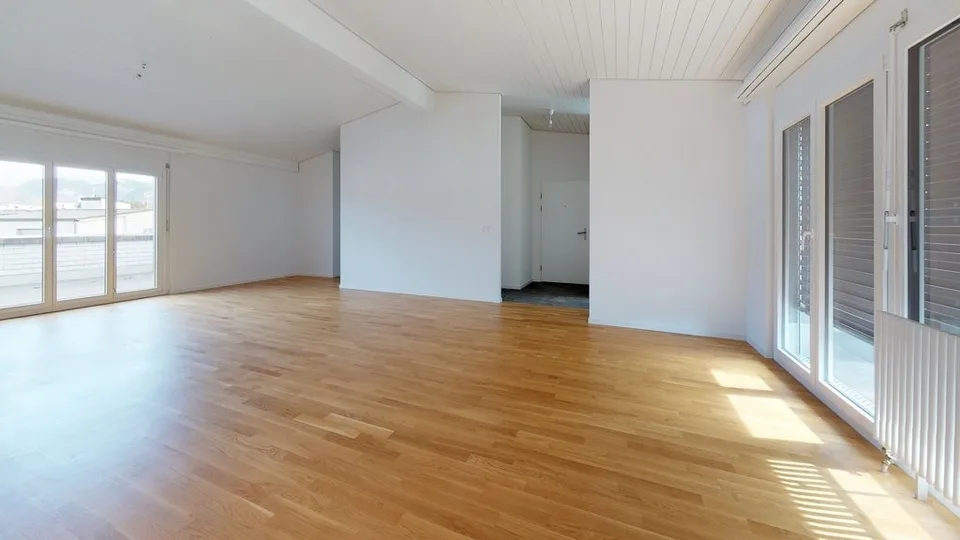 Ampio e luminoso appartamento di 5.5 locali in attico