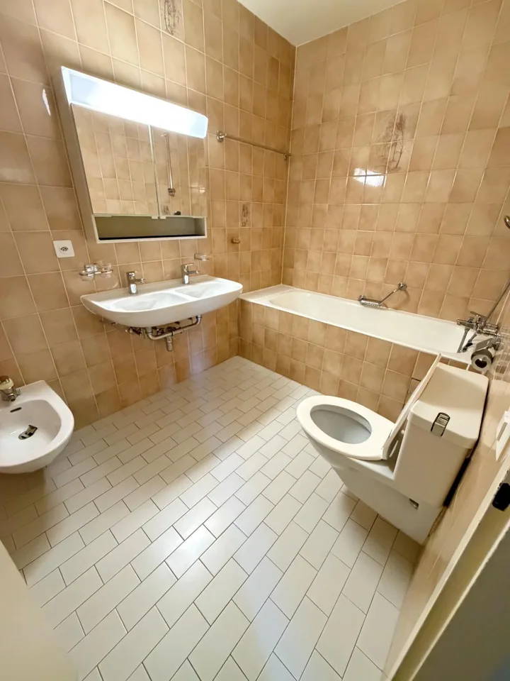 In der Nachbarschaft der internationalen Organisationen - Geräumige 5-Zimmer-Wohnung