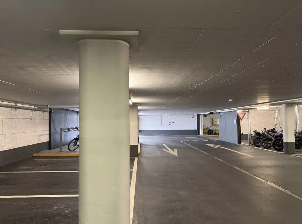 TIEFGARAGEN PARKPLÄTZE IN ADLISWIL, ZÜRICH / AB 2.- CHF/H / AB 200.- CHF/MONAT