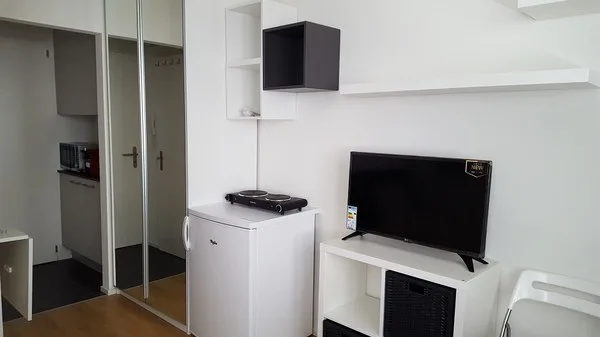 Studio ammobiliato nei pressi dell'università. Disponibilità da concordare