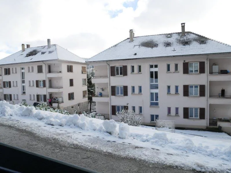 Charmantes 3-Zimmer-Wohnung mit Blick auf die Natur in Le Locle – Foto 7 von 7