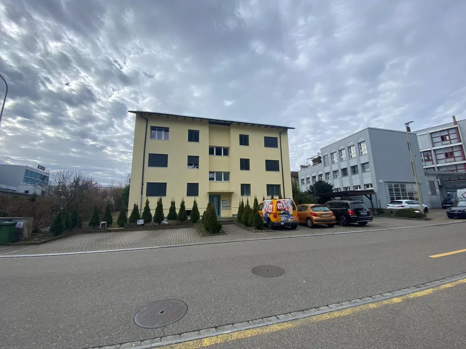 Gedeckter Parkplatz in Dietlikon zu vermieten!