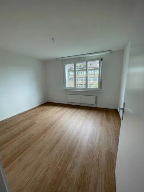 Moderne 3.5-Zimmer-Wohnung mit Balkon in Biel/Bienne