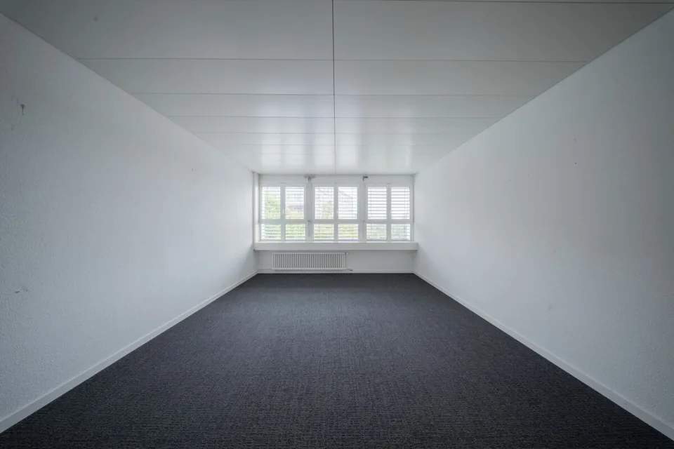 Horgen: Ausgebautes Büro Plug and Play