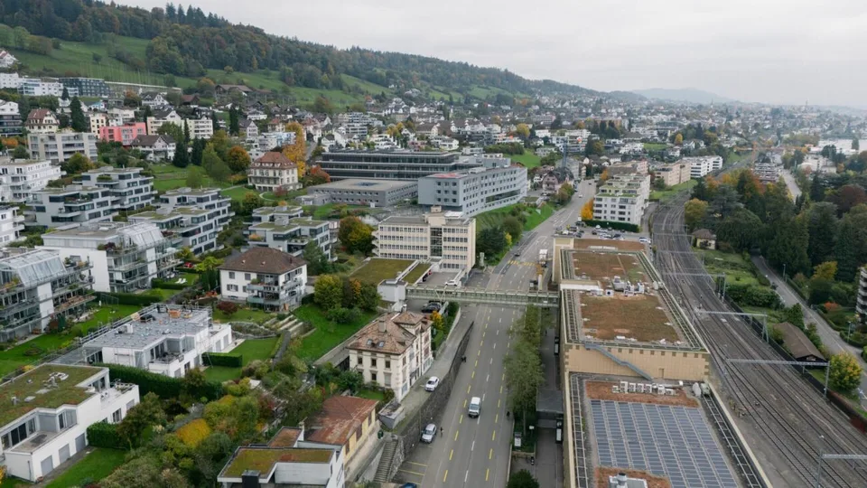 Horgen: Ausgebautes Büro Plug and Play